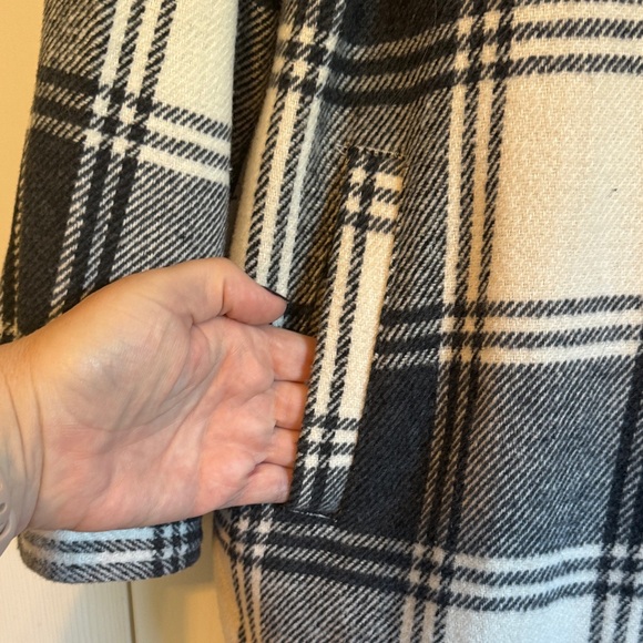 Plaid Gray and White Women's Shacket - Picture 3 of 6